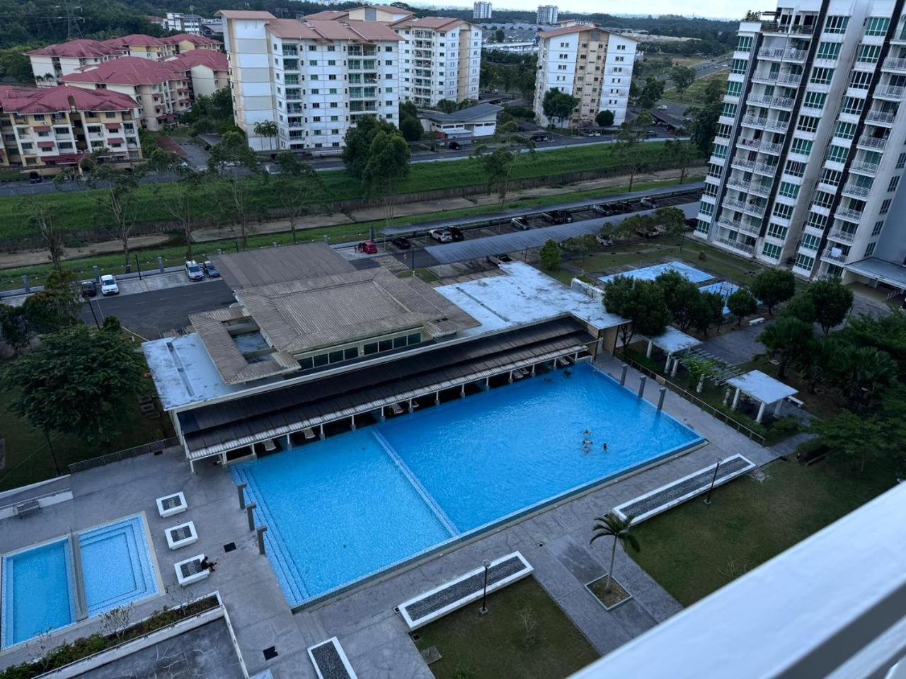 Sandakan Spacious And Comfortable Pool View Condo Екстер'єр фото