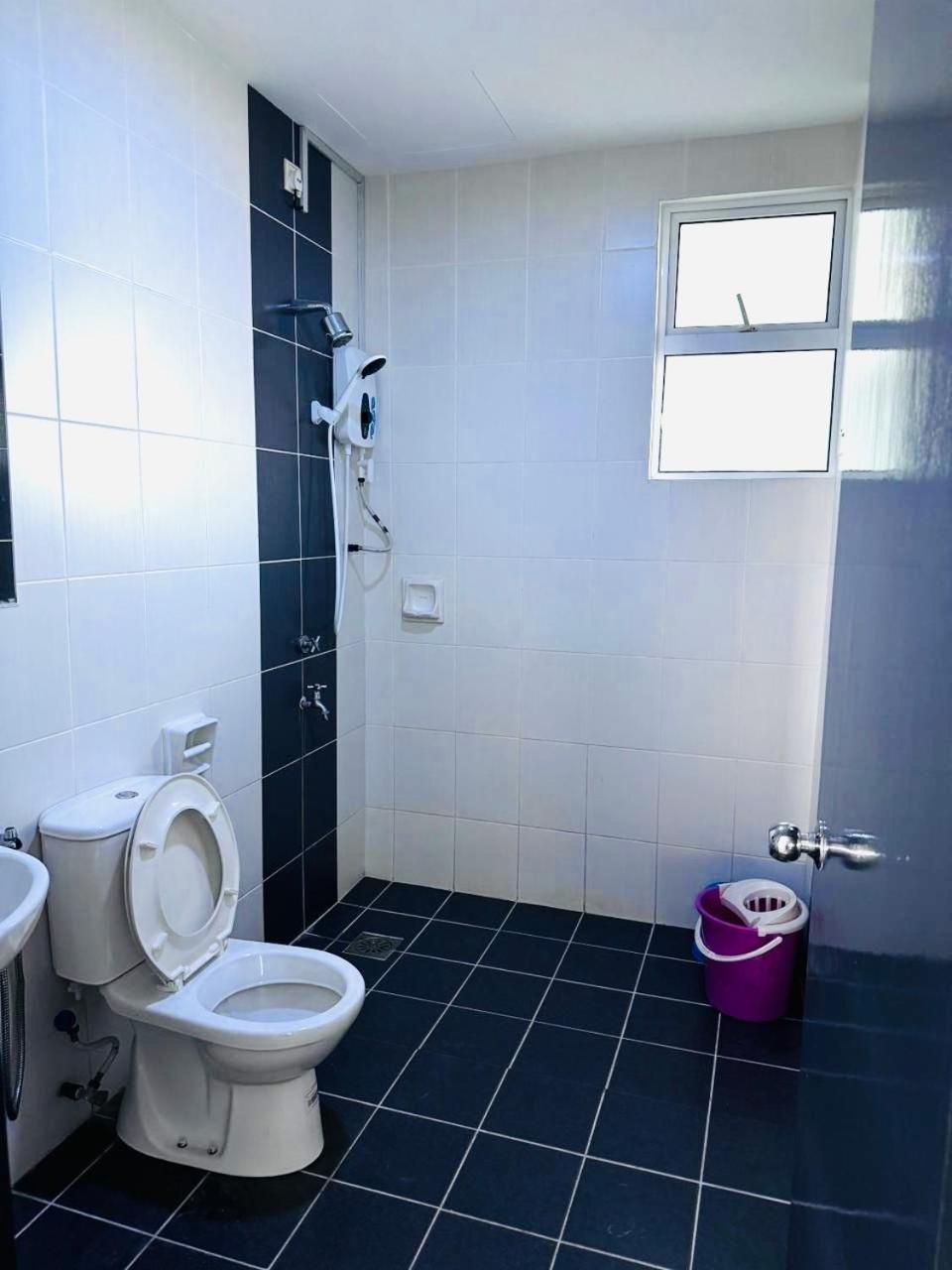 Sandakan Spacious And Comfortable Pool View Condo Екстер'єр фото